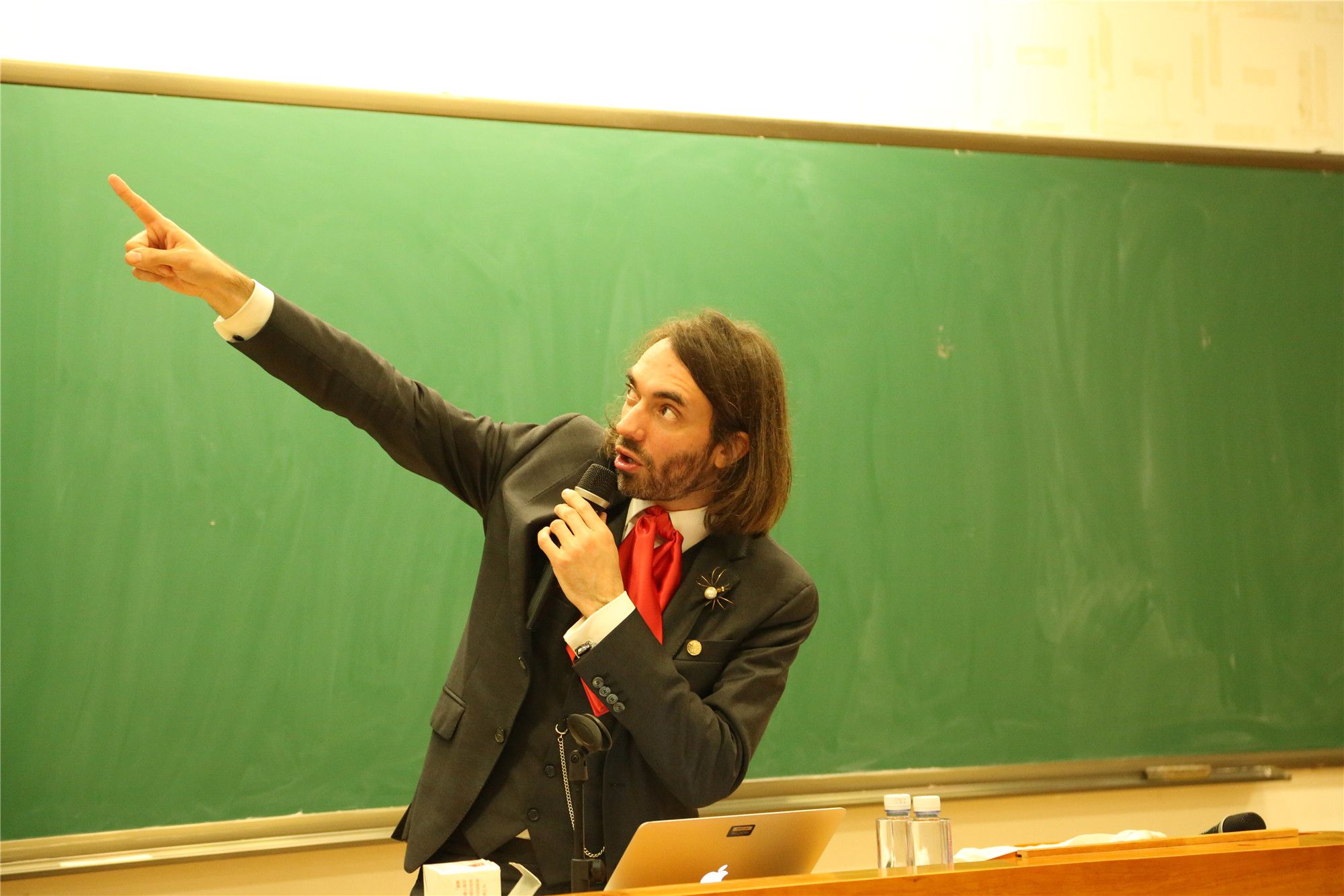 Fields medalist Professor Cédric Villani visited Xiamen University